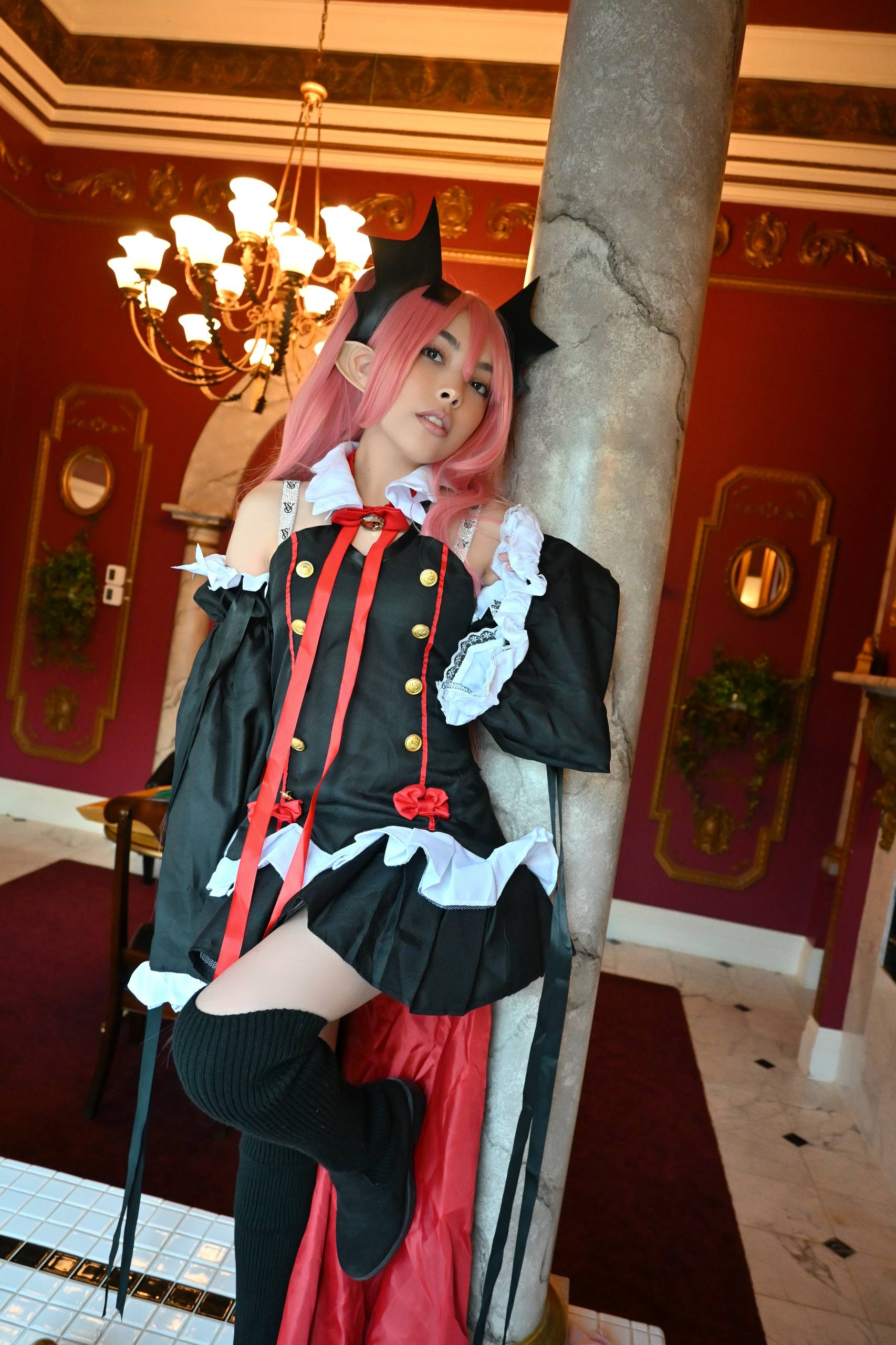 Krul Tepes cosplay